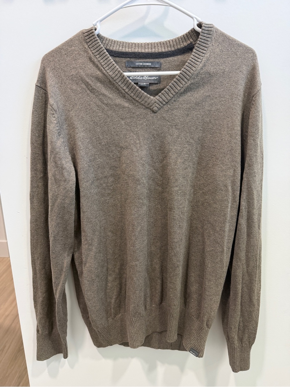 Eddie Bauer Men's V-Neck Sweater in Light Taupe Cotton cashmere